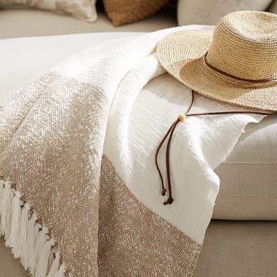 Gifts that are sure to be a hit with all you decor loving Mom’s. Find out 10 of my favorites in this easy gift guide for Mother’s Day!