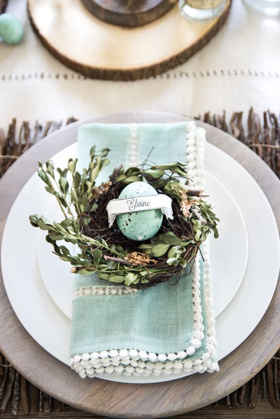 Easter tablescape inspiration on this round of Good Friday, Friday Finds!