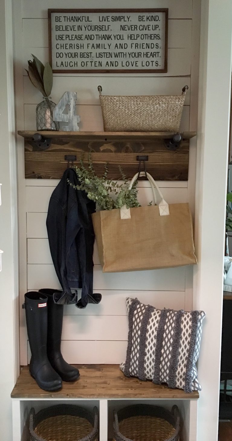 How to create a mudroom in a small space and make it farmhouse fabulous ...