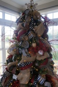 How to decorate your Christmas tree with ribbon like a pro Video!