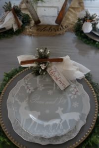 Christmas dining room tablescape plates chargers napkins