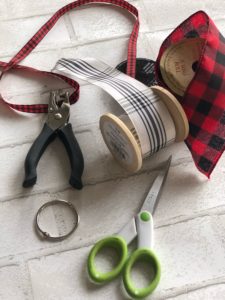 Simple DIY Christmas Card display prjoect using a key ring and ribbon