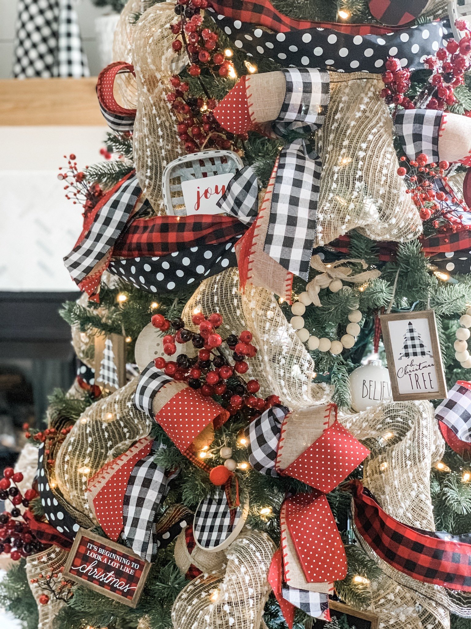 How to decorate your Christmas tree with ribbon like a pro~VIDEO