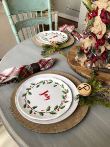 How to put together an easy Christmas table setting and not break the bank!