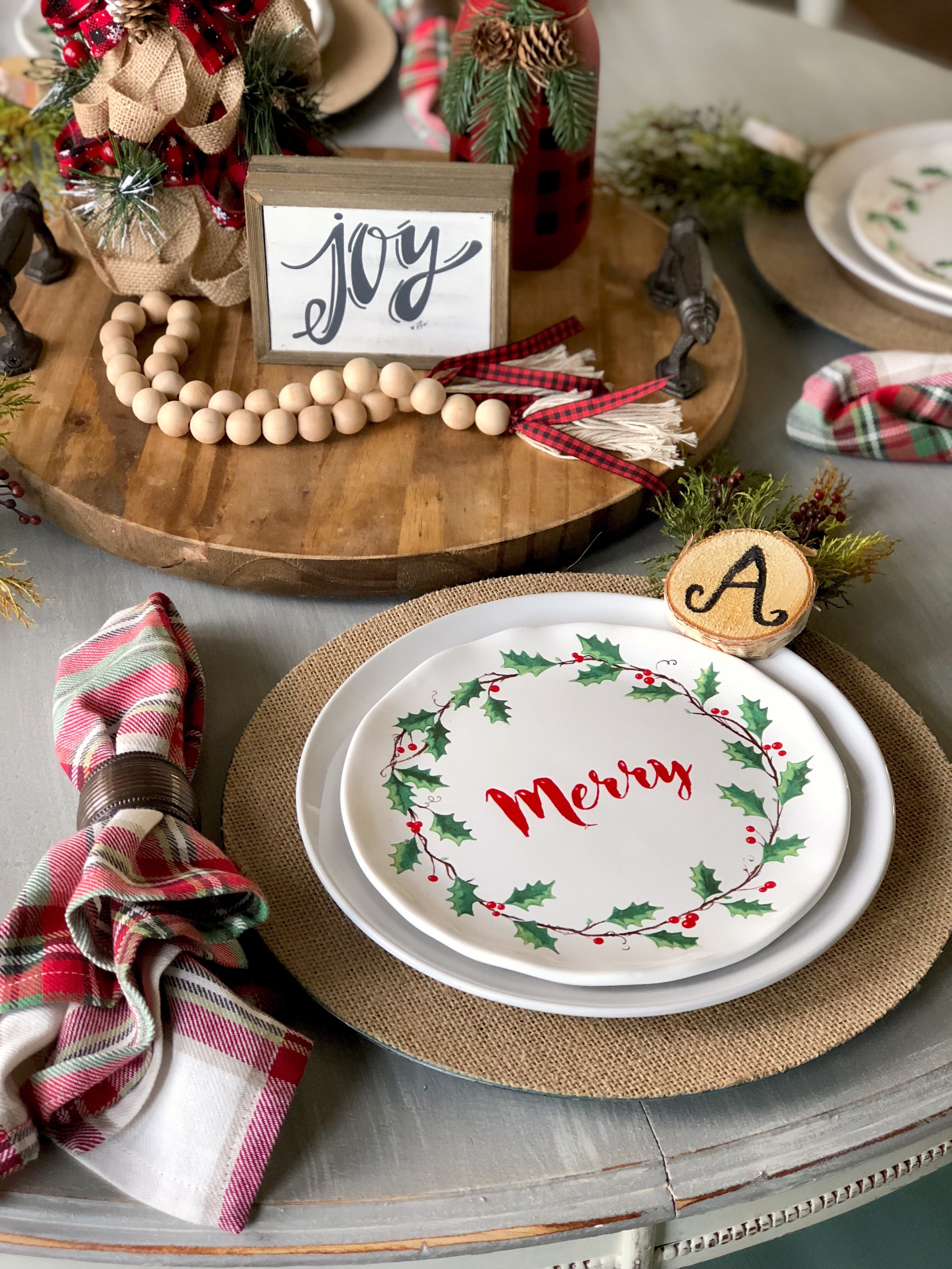 How to put together an easy Christmas table setting that’s cute and creative!
