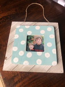 Easy DIY picture frame using walmart supplies- polka dot frame