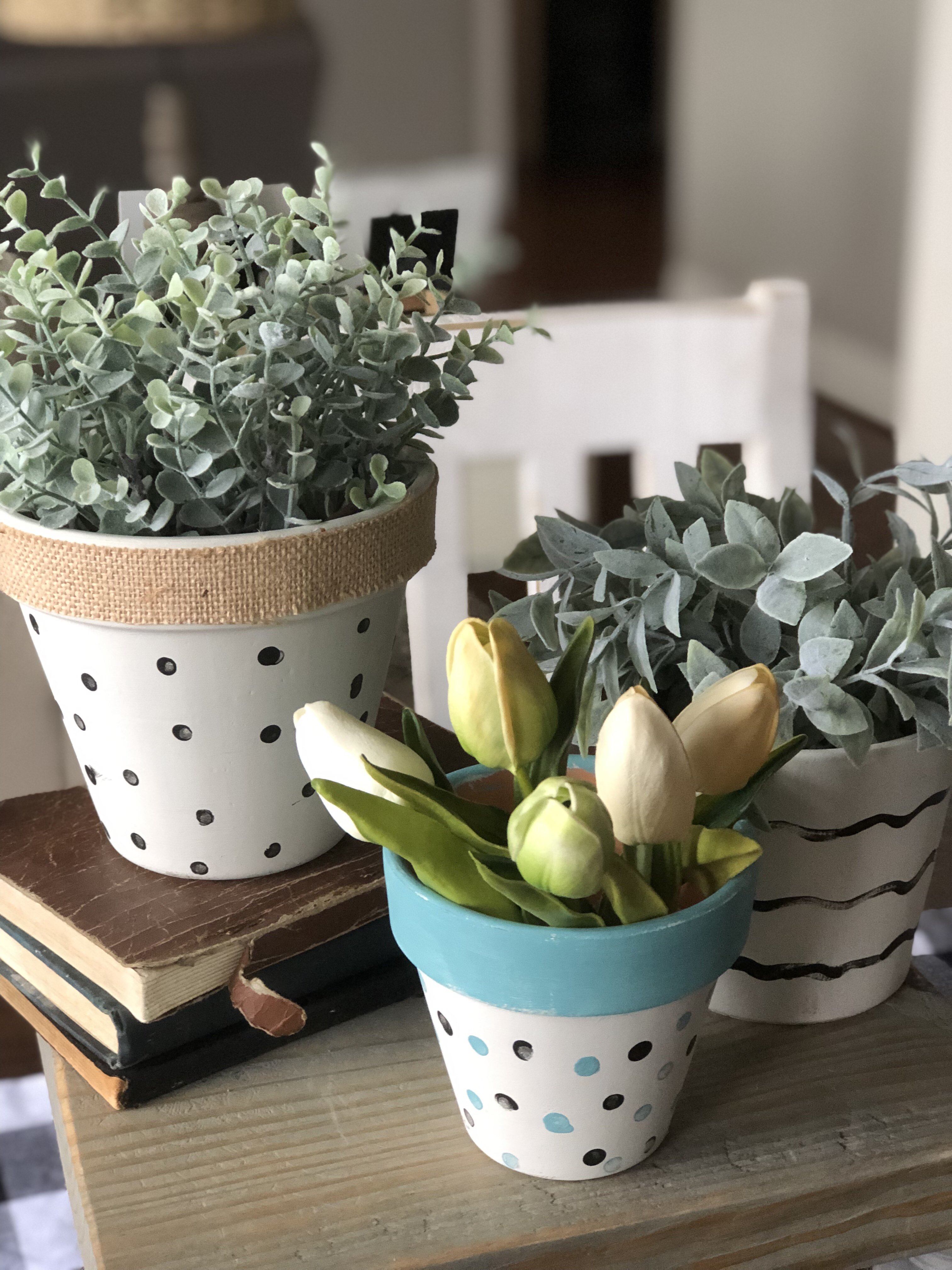  Painted  Terracotta  pots  for an easy diy  black white and 