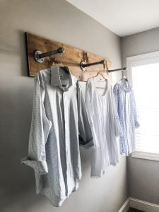 DIY clothing rack for your laundry room with industrial pipes and wood