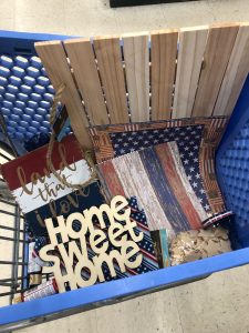 Easy pallet wood decor using supplies from Hobby Lobby