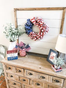 Simple patriotic decor ideas for Summer in my entry way