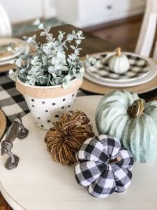 Simple fall table setting using buffalo check