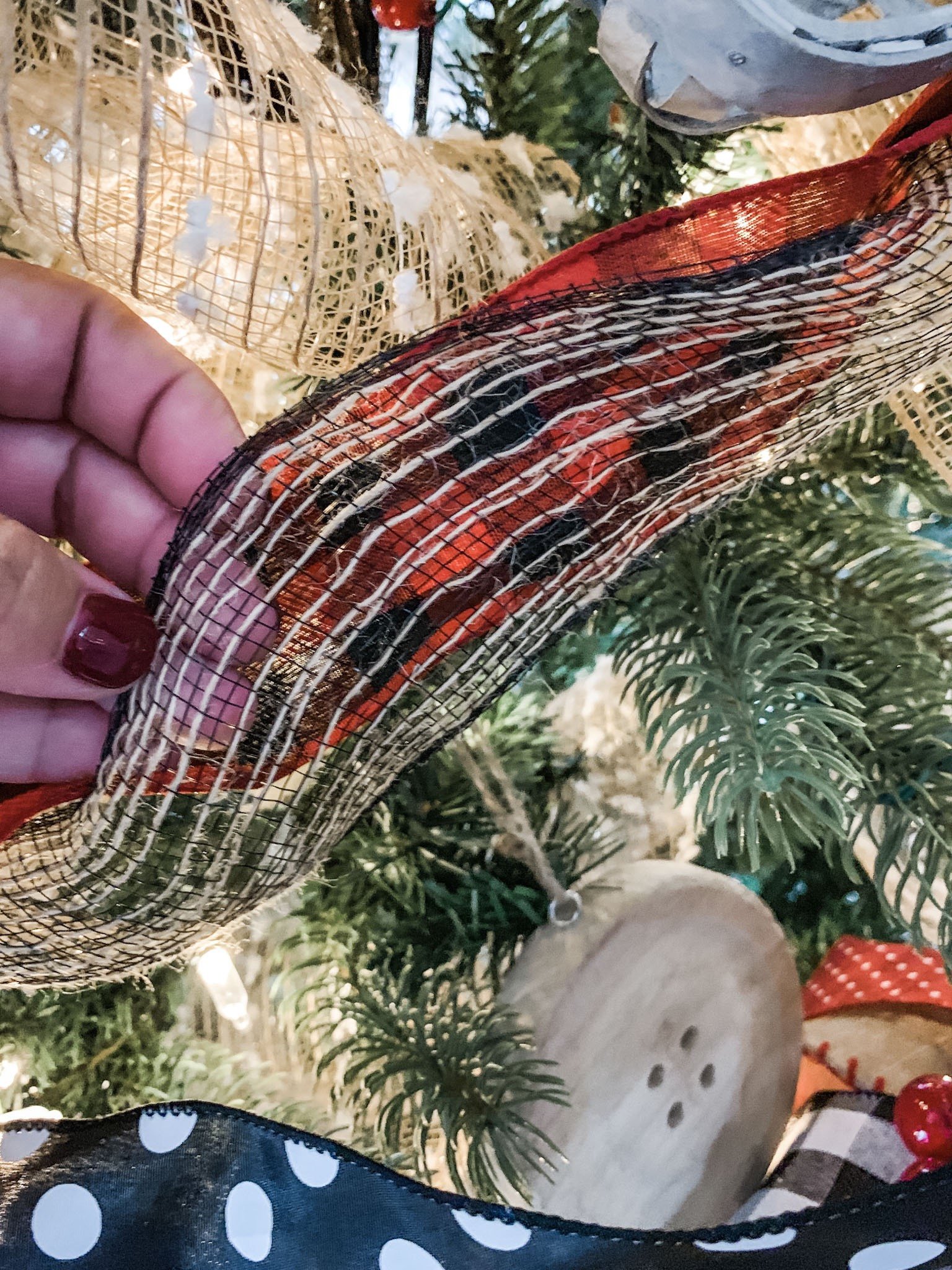 Christmas tree ribbon guide- quick reference on how much to buy!