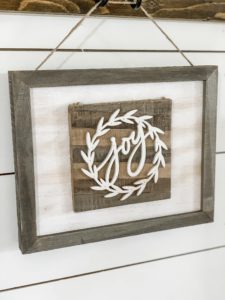 $5 DIY Christmas sign for a farmhouse look!