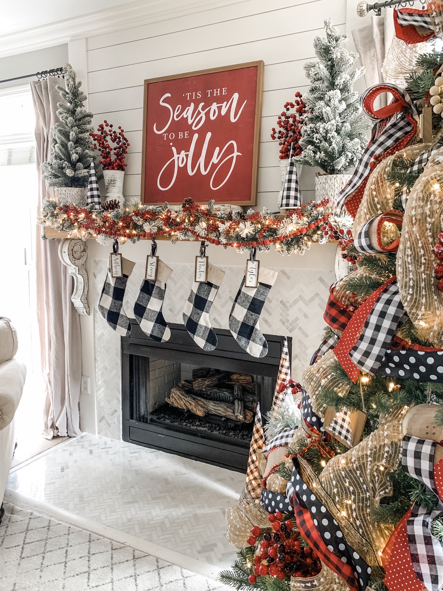 Christmas mantel decor ideas using buffalo check! 