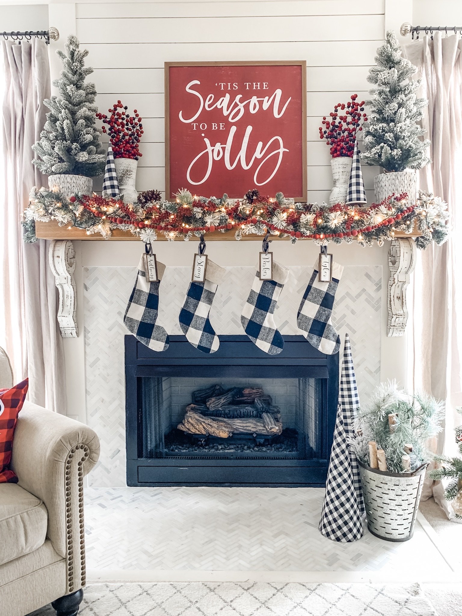 Christmas mantel decor ideas using buffalo check! 