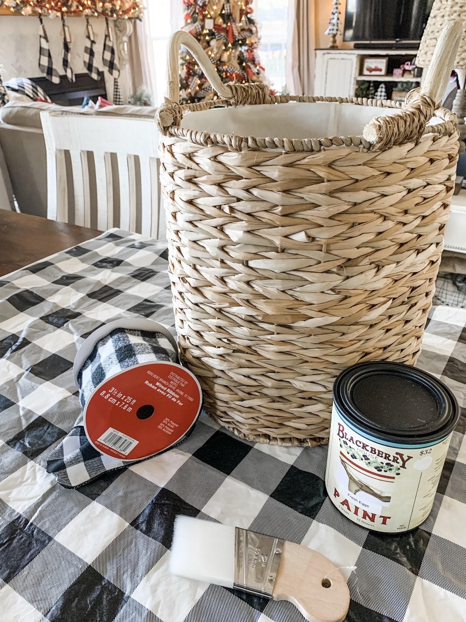 Easy Painted Wicker Baskets