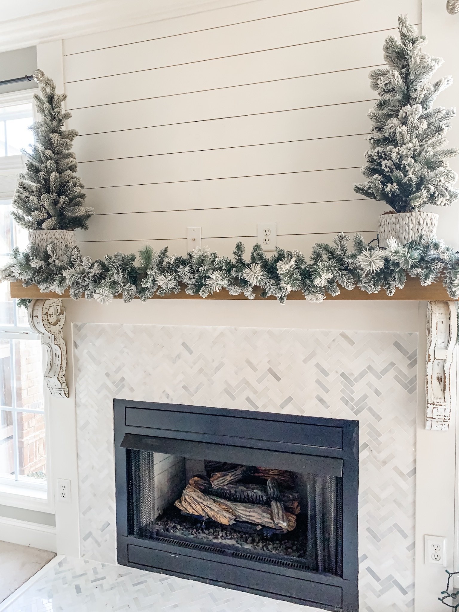 How to hang garland on your mantel this Christmas! 