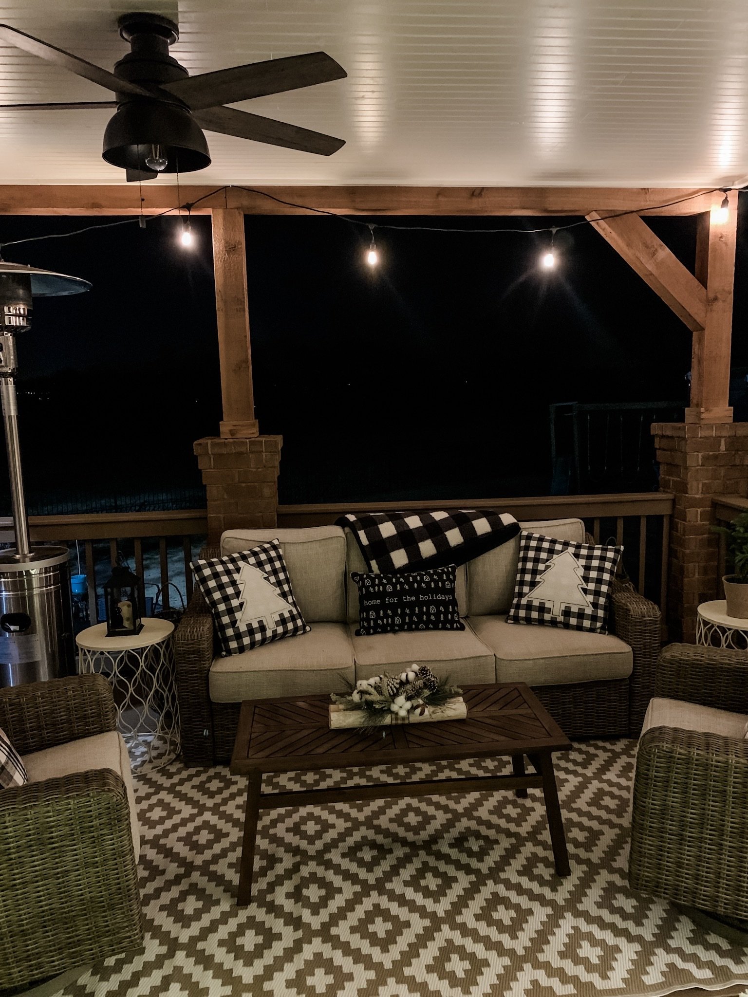 Neutral Christmas decor on the porch for warm and cozy vibes!