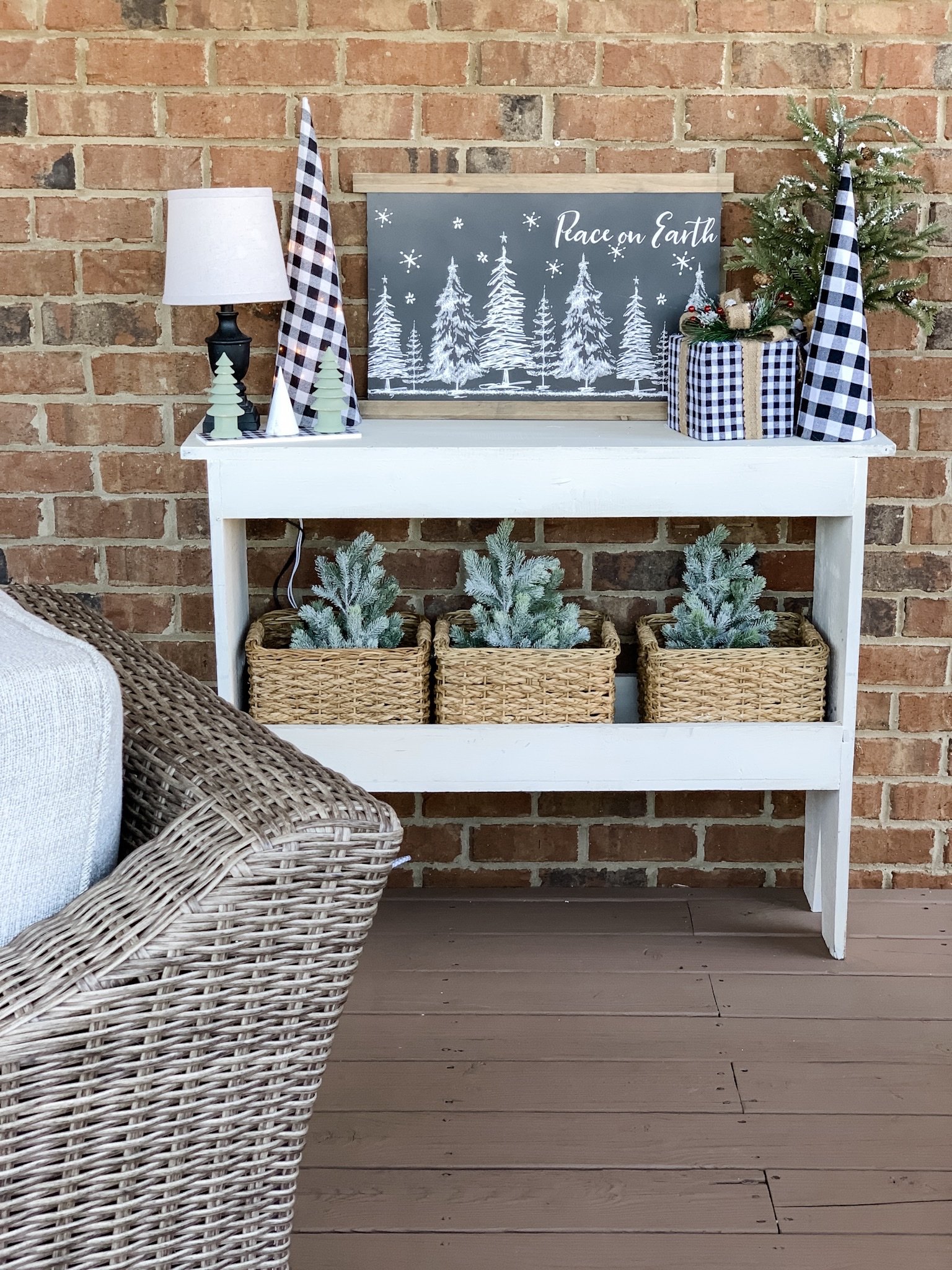 Neutral Christmas decor on the porch for warm and cozy vibes!