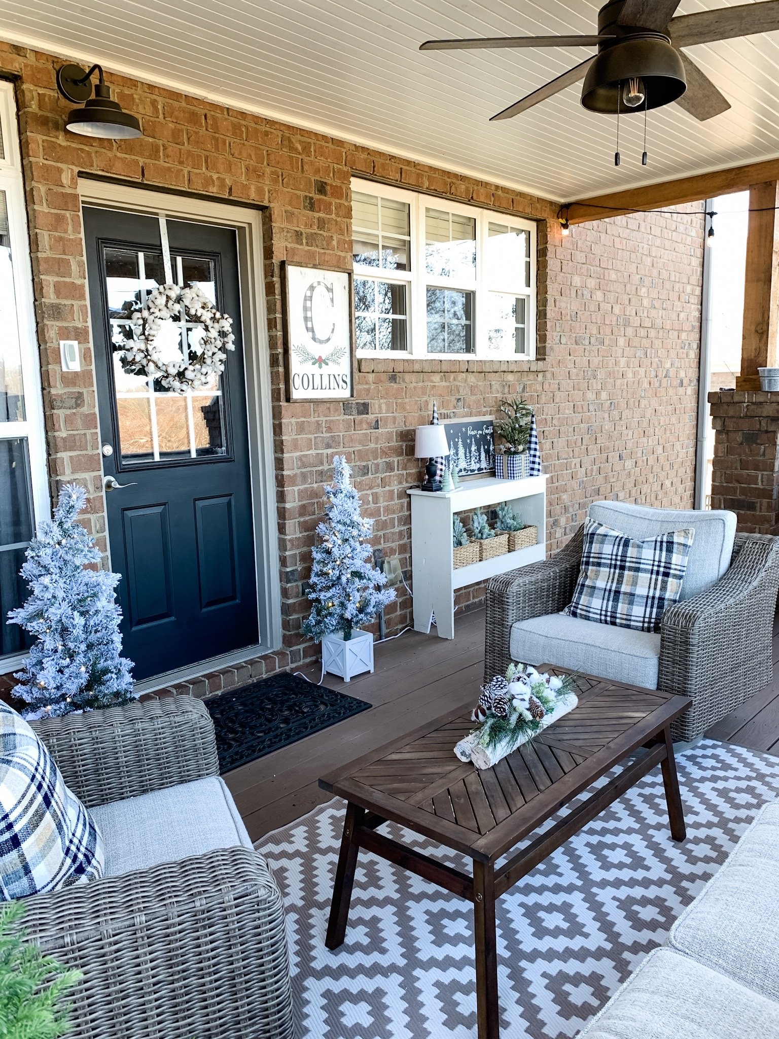 Neutral Christmas decor on the porch for warm and cozy vibes!