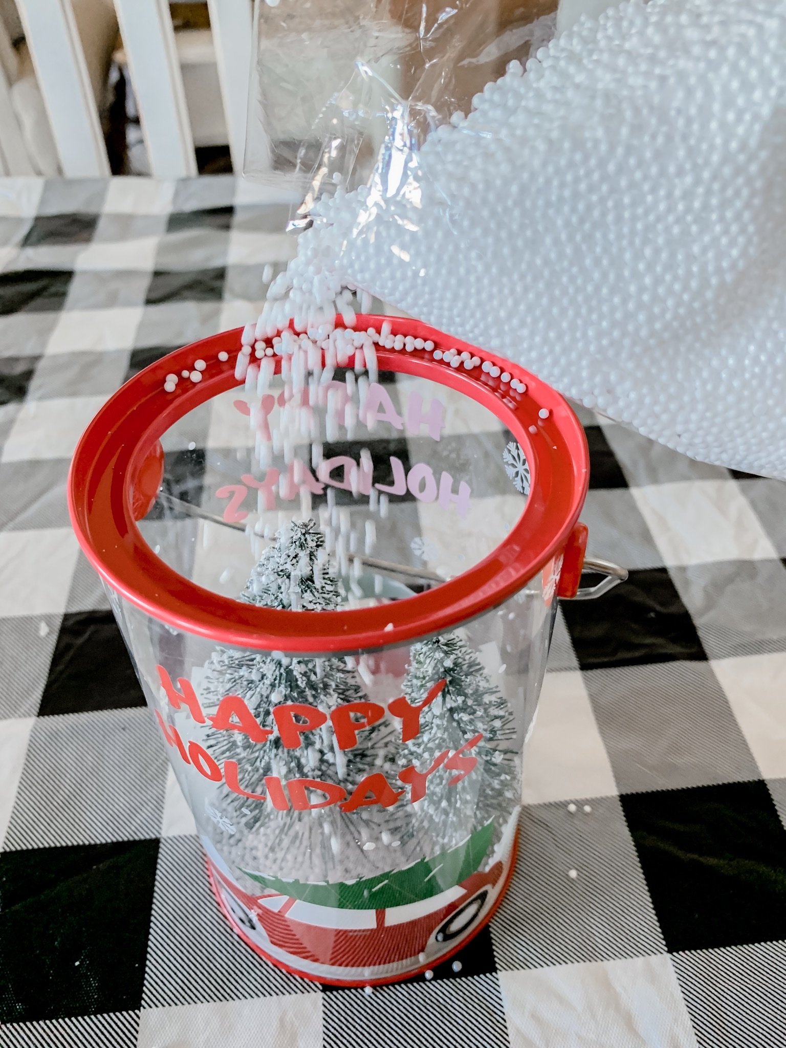 5 minute Christmas craft- DIY snow globe