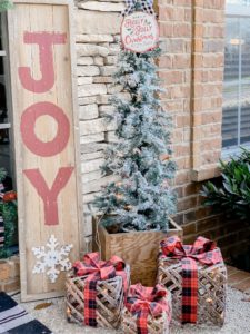 Christmas front porch decorations for a festive look!