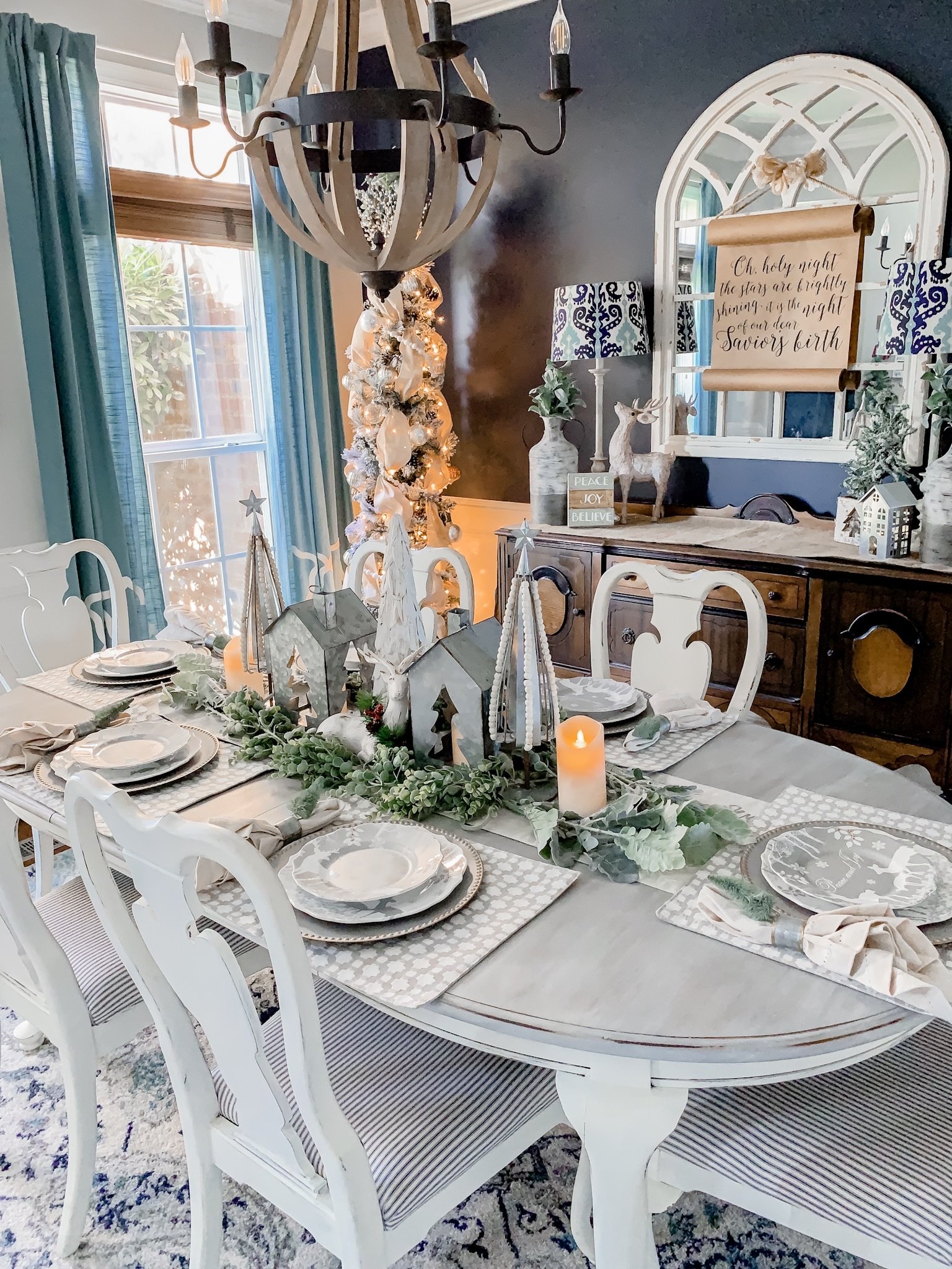 Neutral Christmas dining room decor