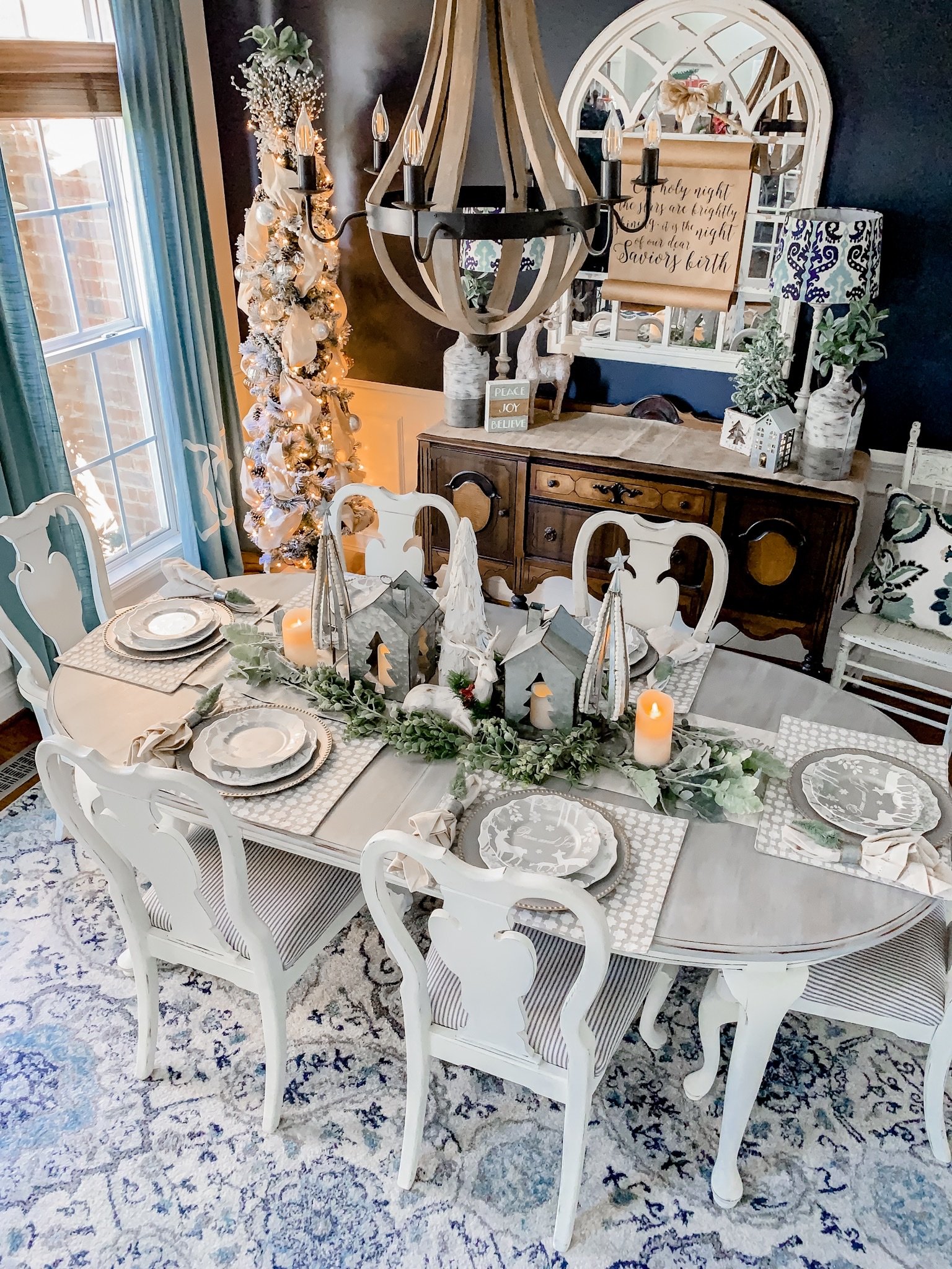 Neutral Christmas dining room decor