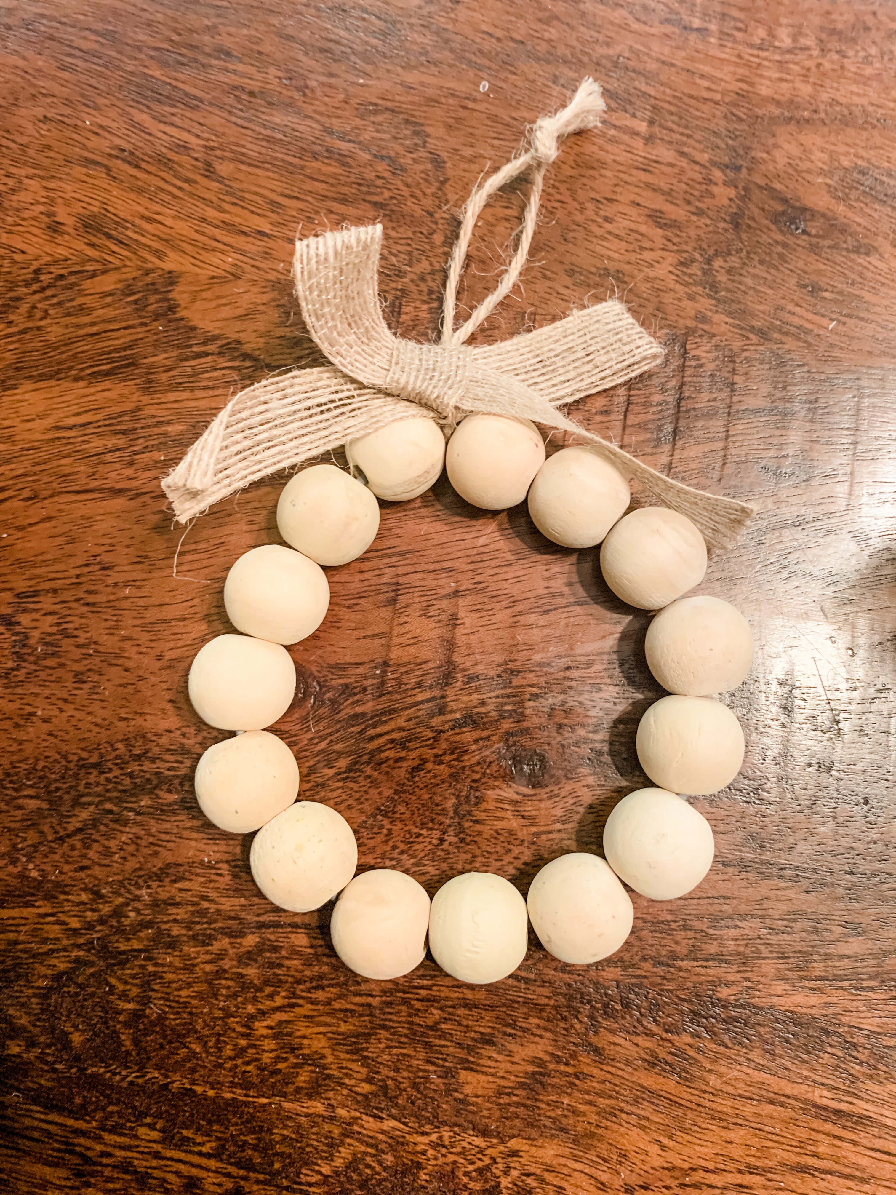 Wood bead DIY Christmas ornaments, so cute and easy! 