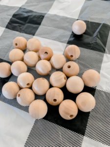 Wood bead DIY Christmas ornaments, so cute and easy!