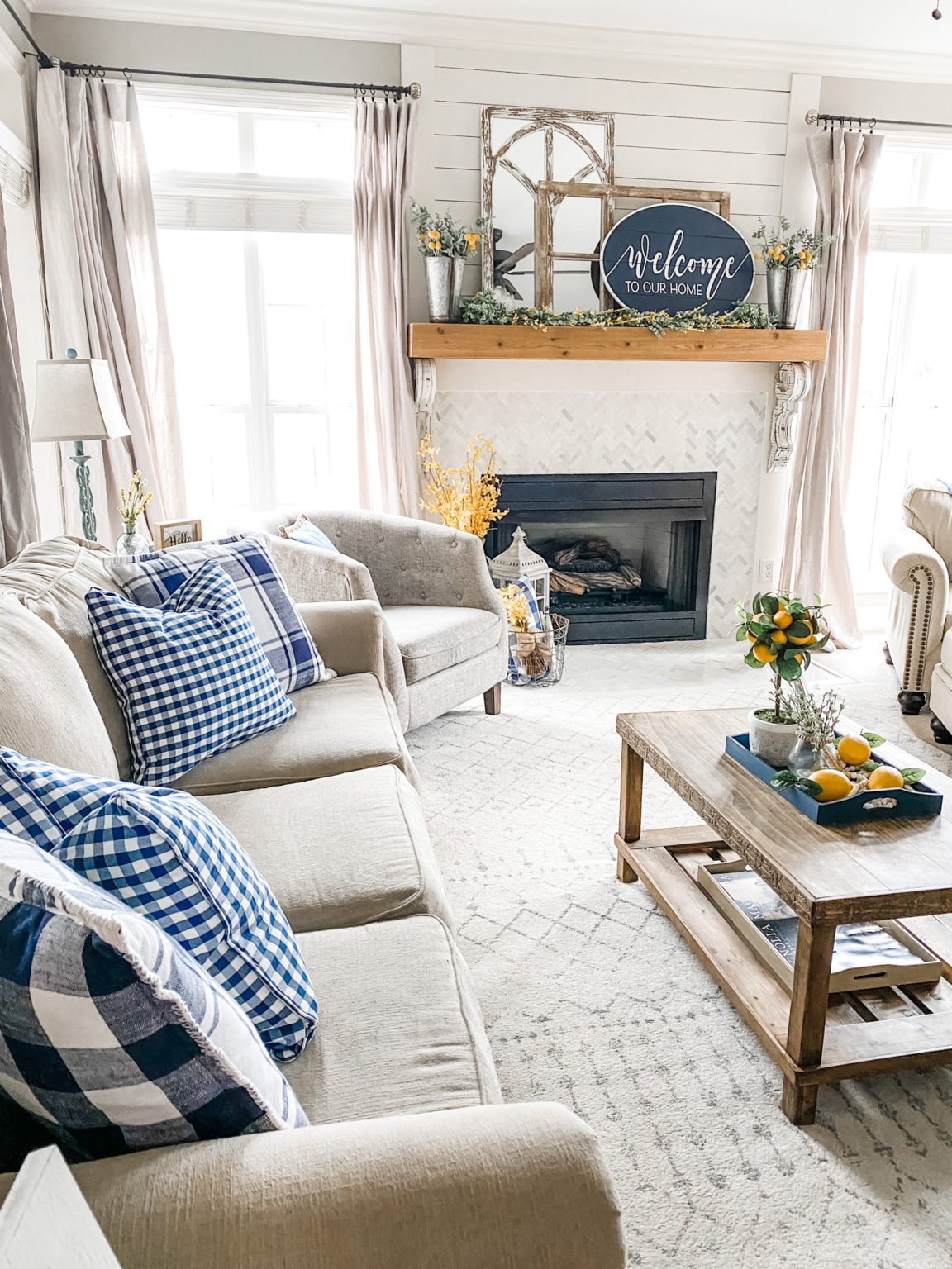 Navy decor in the living room for Spring with yellow accents