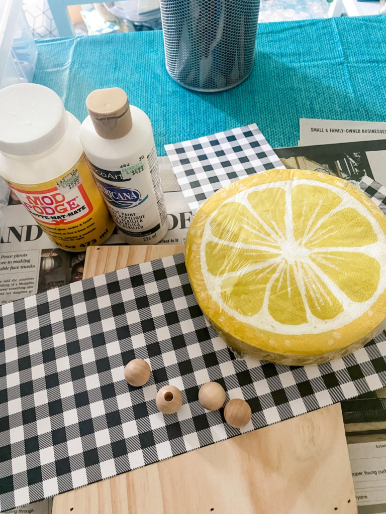 DIY napkin sign with lemons and buffalo check