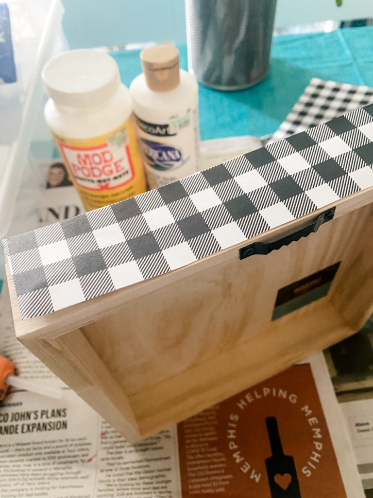 DIY napkin sign with lemons and buffalo check