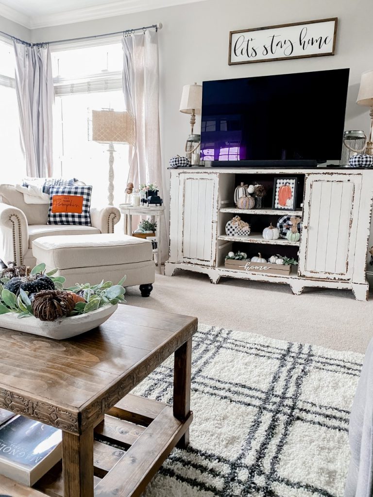 Fall living room with new rug!