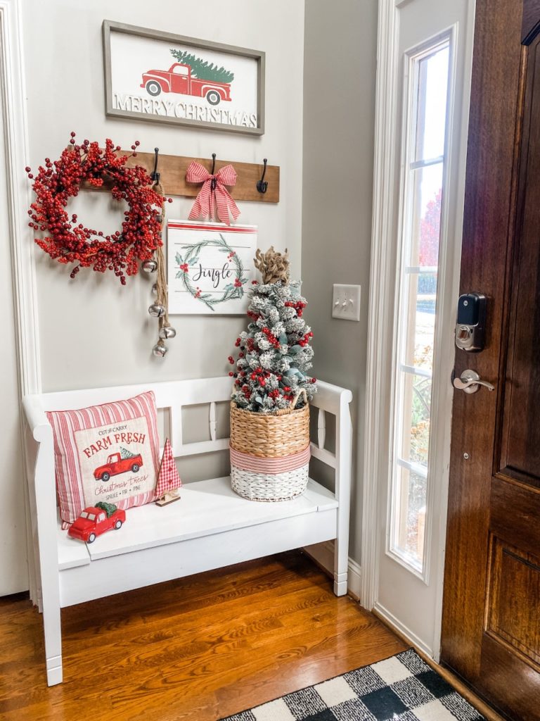 Christmas entry way bench deco