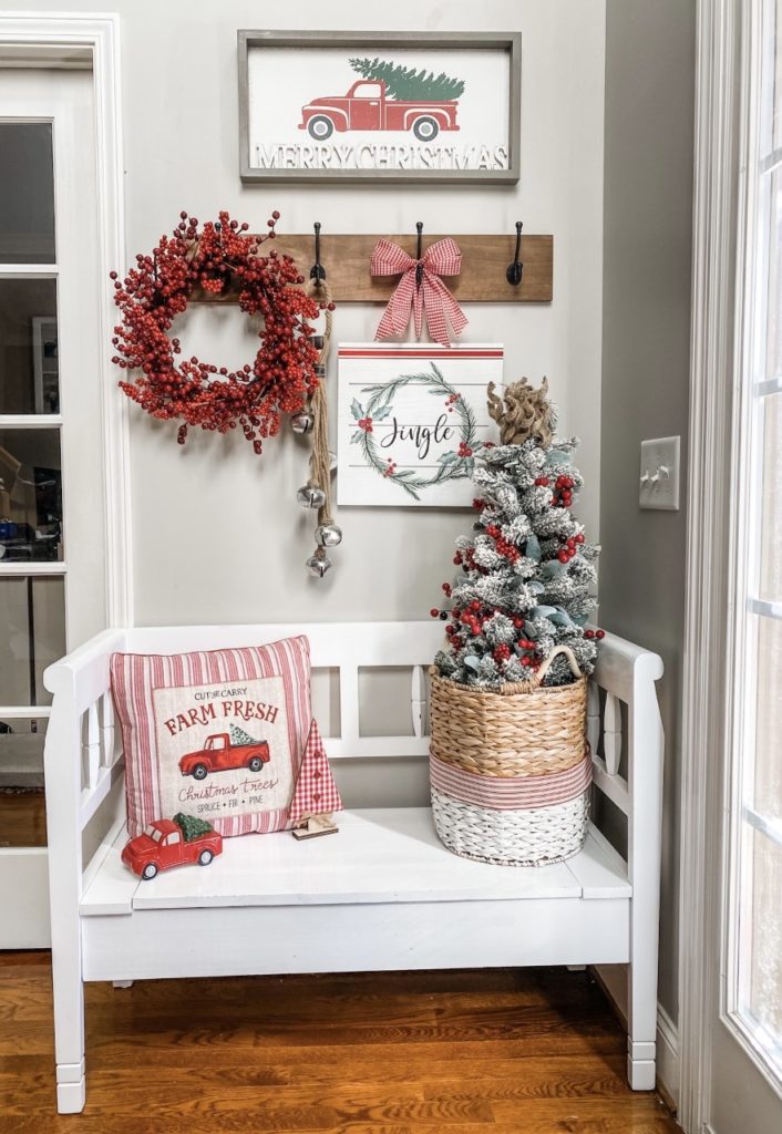 Christmas entry way bench deco