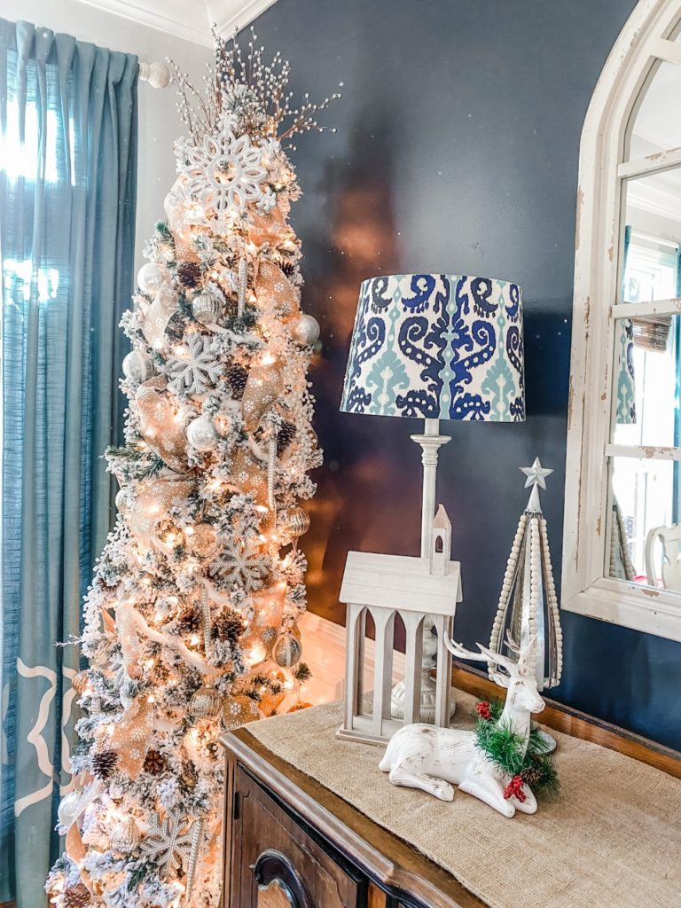 How to decorate a pencil tree for Christmas