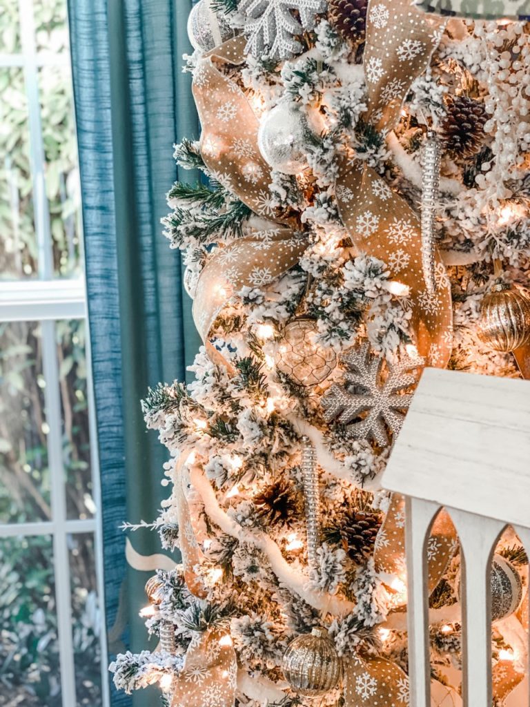 How to decorate a pencil tree for Christmas