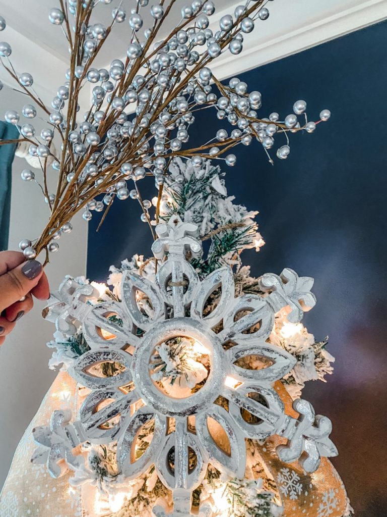 How to decorate a pencil tree for Christmas