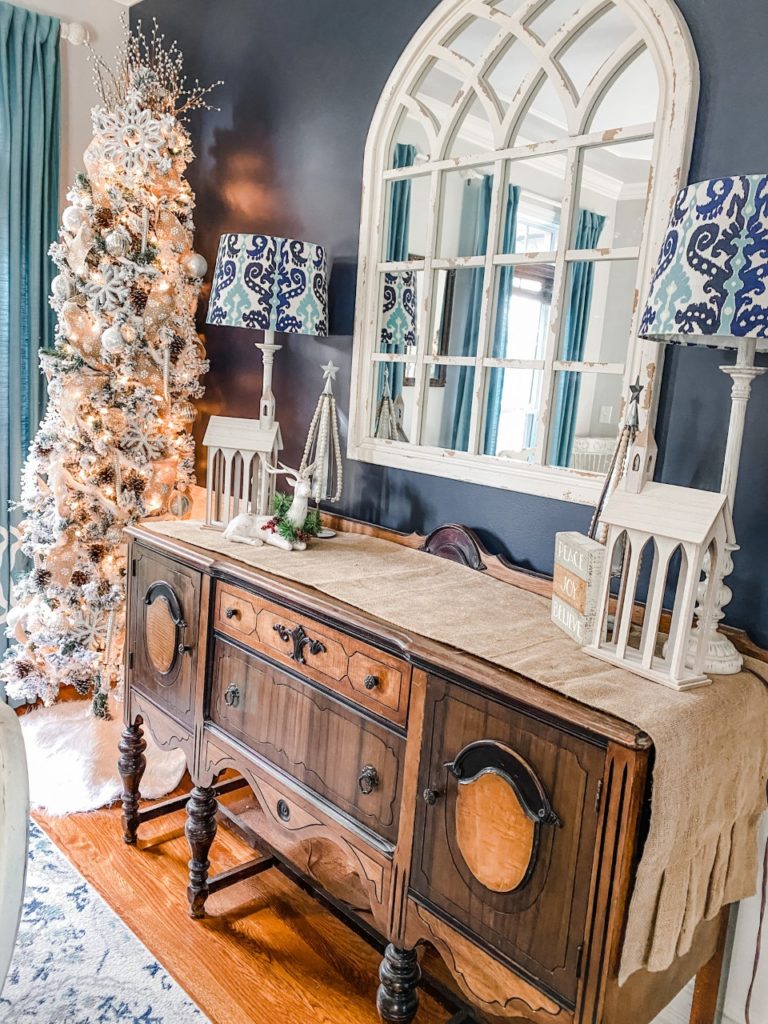 Neutral Christmas dining room tree