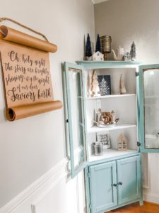 Neutral Christmas dining room