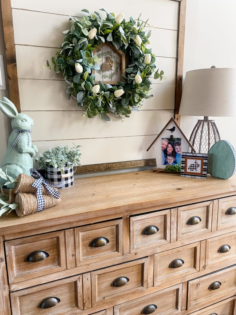 Farmhouse decor on entry way table