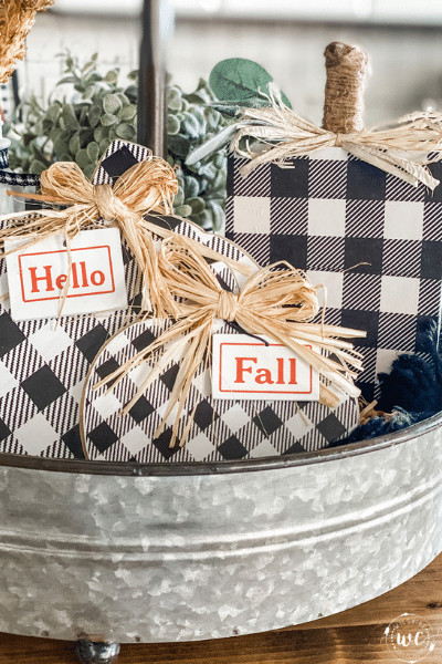 Dollar Tree fall craft- a tray turned pumpkin!