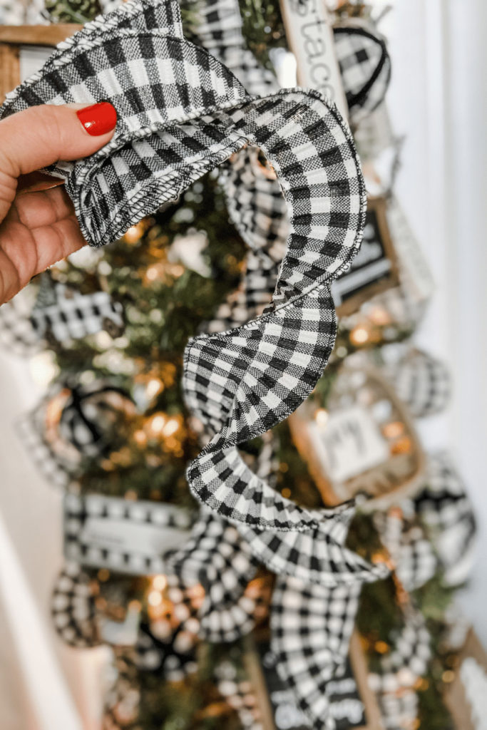 Black and white Christmas tree inspiration 