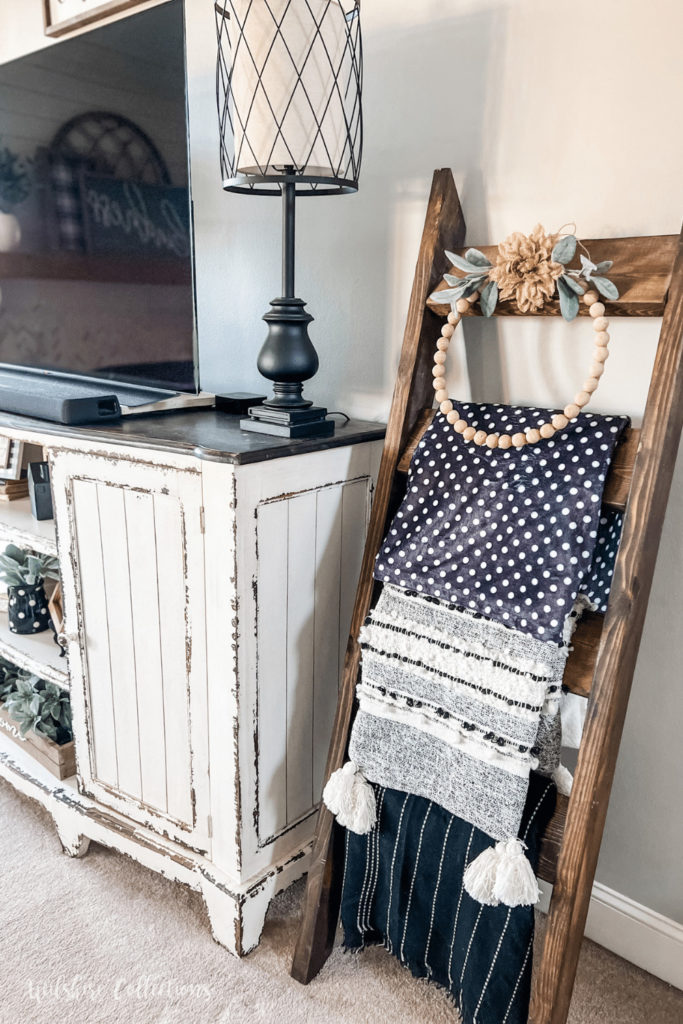 Simple decorating ideas for any time of year - blanket ladder