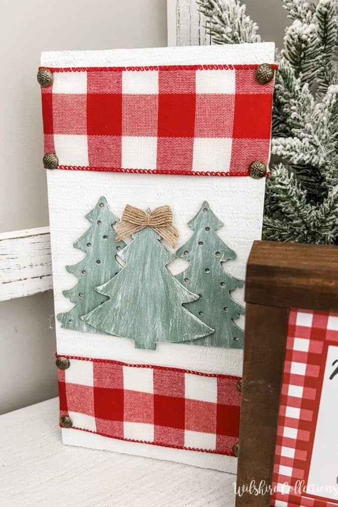 Festive DIY Christmas sign