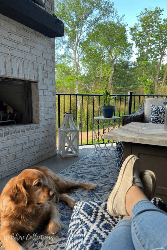 Outdoor covered porch decorating 