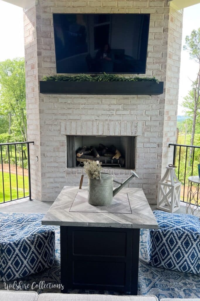 Outdoor covered porch decorating