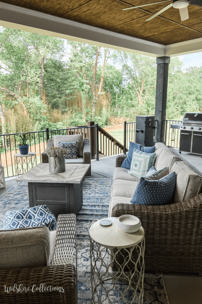 Outdoor covered porch decorating 