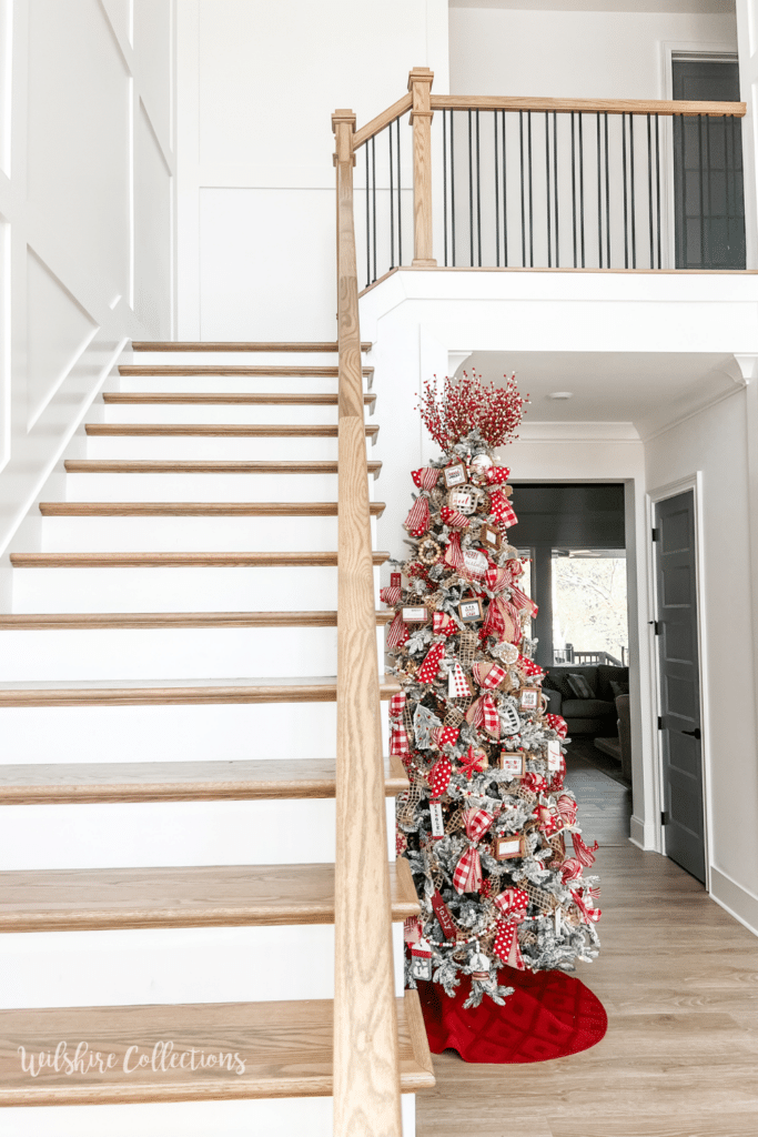 How to decorate a Christmas tree with ribbon 